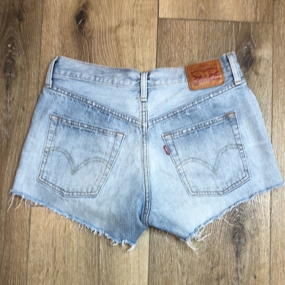 Levi’s Light Wash Jean Shorts Size 26 - Picture 1 of 6